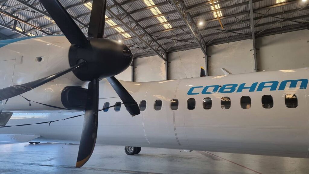 cobham_q400_vh-iyz.jpg