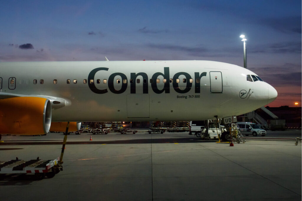 condor_airlines_boeing_767_maintenance_at_dusk.jpg