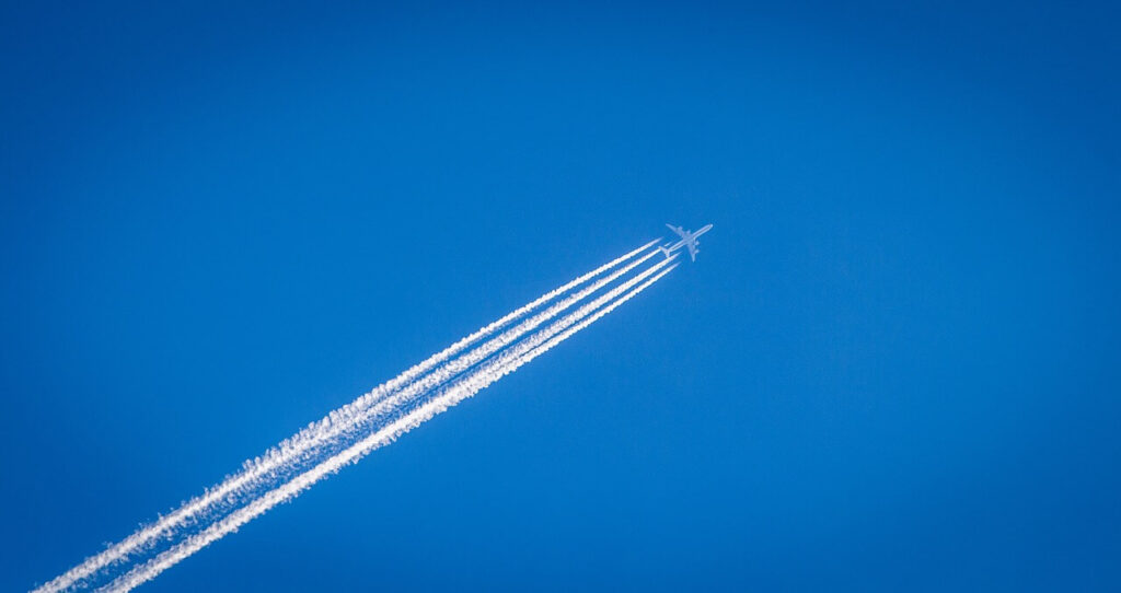 contrails-1210064_1280-6.jpg