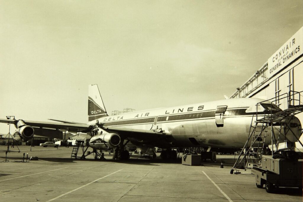 delta_air_lines_convair_880.jpg