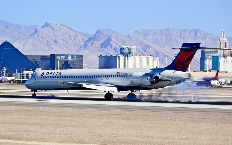 delta_air_lines_mcdonnell_douglas_md-90.jpg
