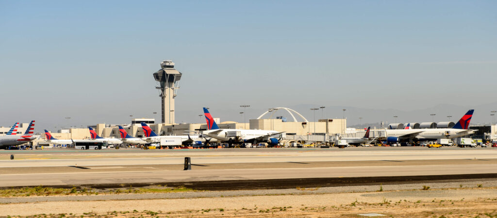 delta_airlines_aircrafts_at_the_los_angeles_international_airport_lax.jpg