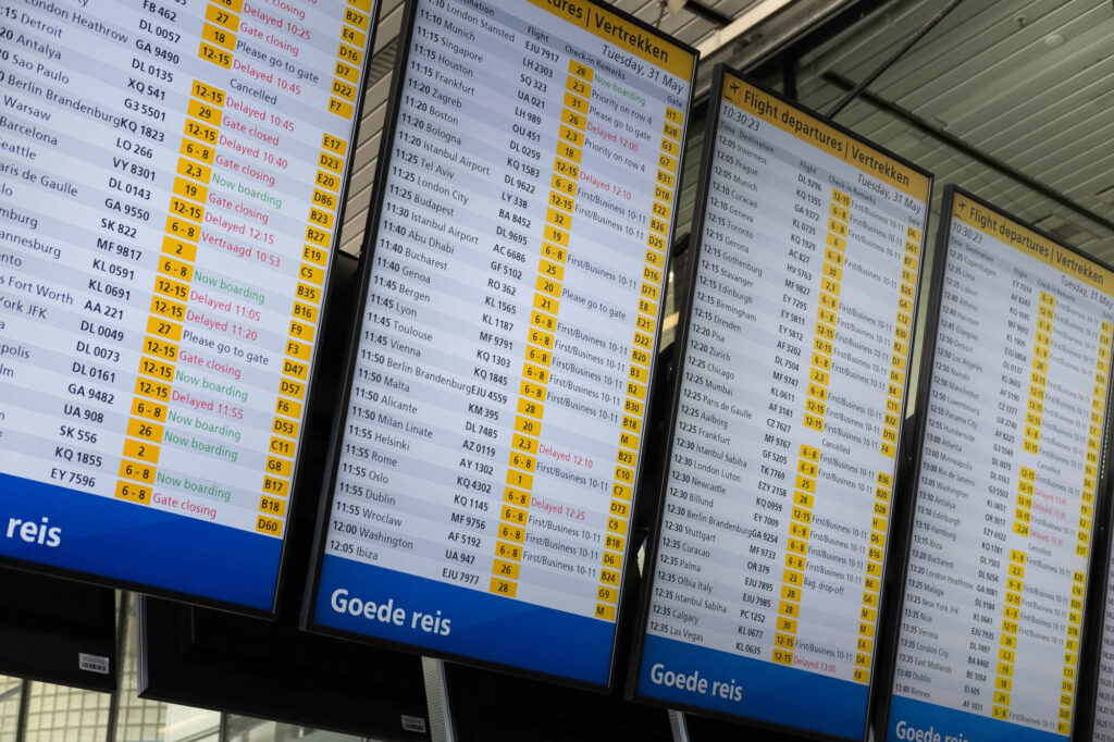 departure_board_at_amsterdam_schiphol_airport.jpg