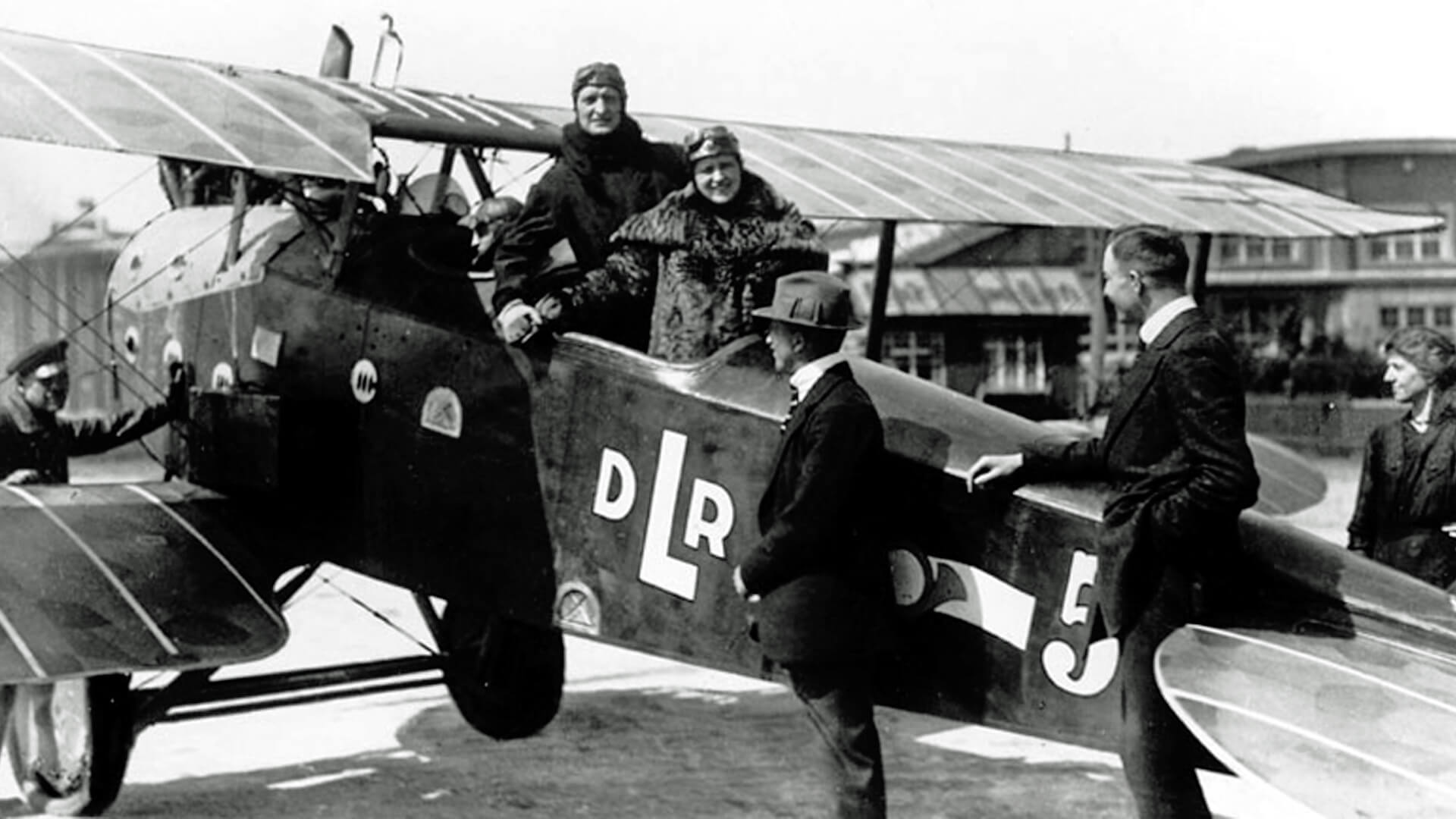 юнкерс ф 13 добролет. Azur air стюардессы. авиакомпания россия в шереметьево. первая коммерческая авиалиния. первые авиалинии.