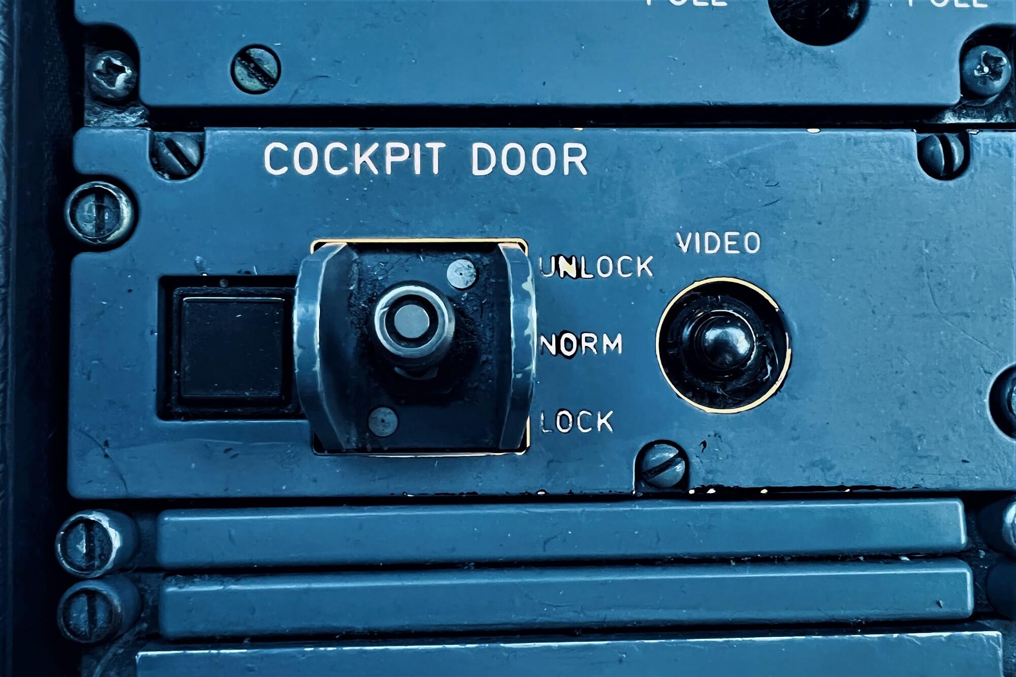 Door lock switch