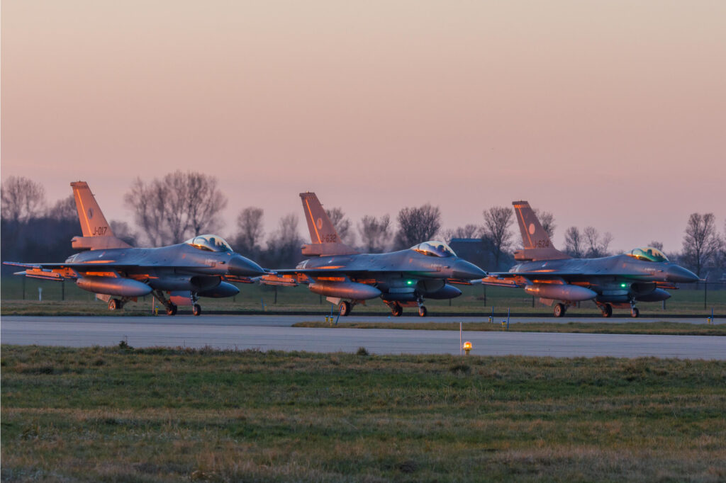 dutch f 16s on the runwayjpg dutch_f-16s_on_the_runway.jpg