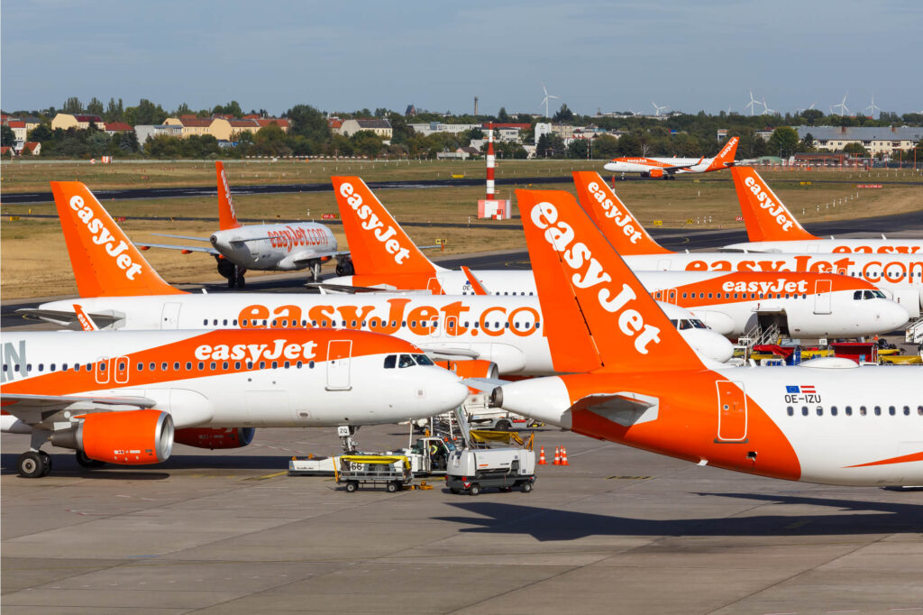 easyjet_airbus_a320_airplanes_at_berlin_tegel_airport.jpg