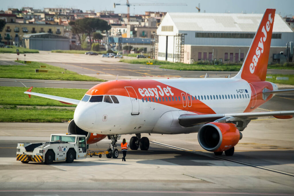 easyjet_airbus_in_naples_italy.jpg
