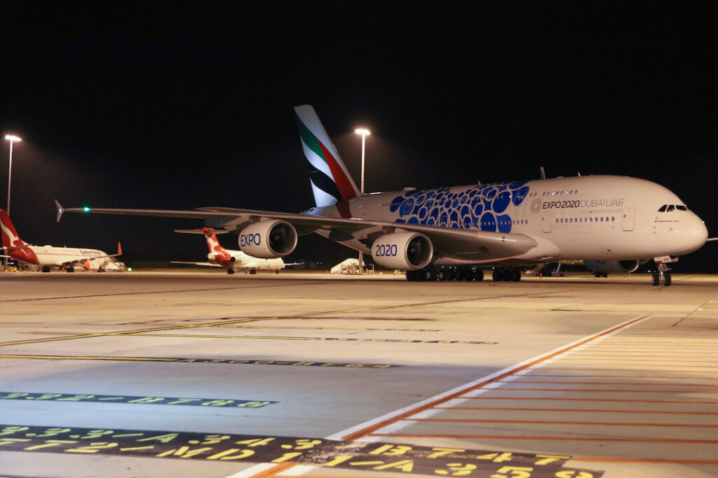 ek_resumes_a380_dxb_mel_daily_service.jpg