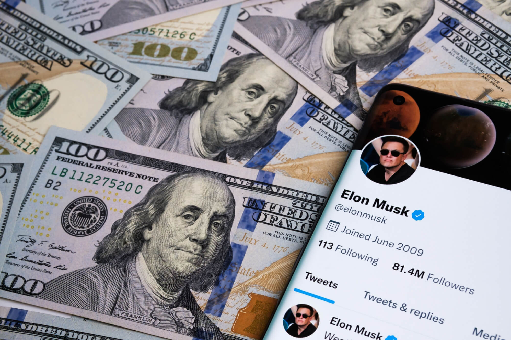 elon_musk_twitter_profile_and_cash.jpg