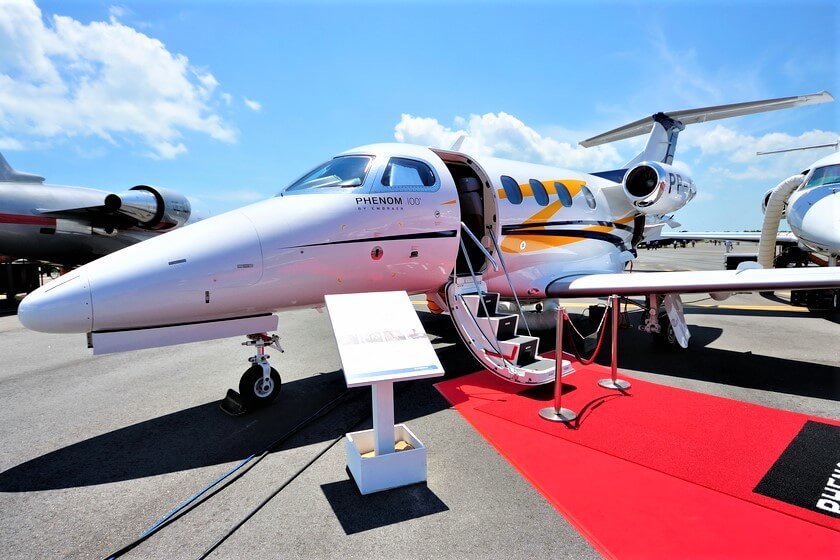 embraer_phenom_100_business_jet_on_display_at_singapore_airshow_february_03_2010_in_singapore-2.jpg