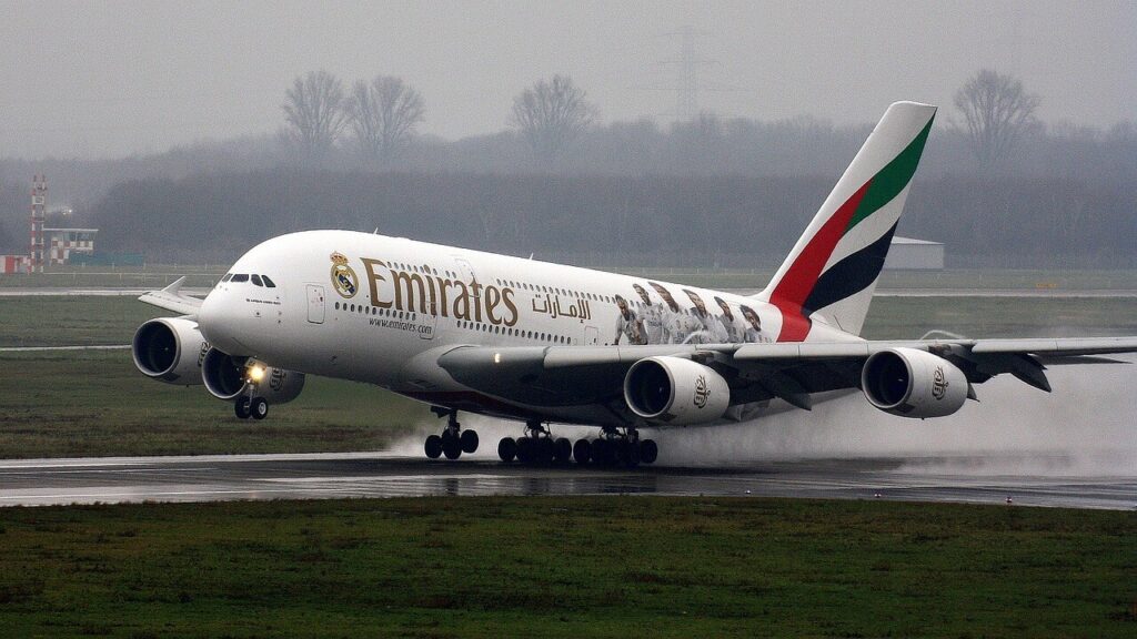emirates-2651032_1280.jpg