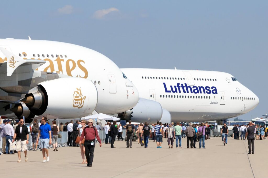 emirates_airbus_a380_and_lufthansa_boeing_747.jpg