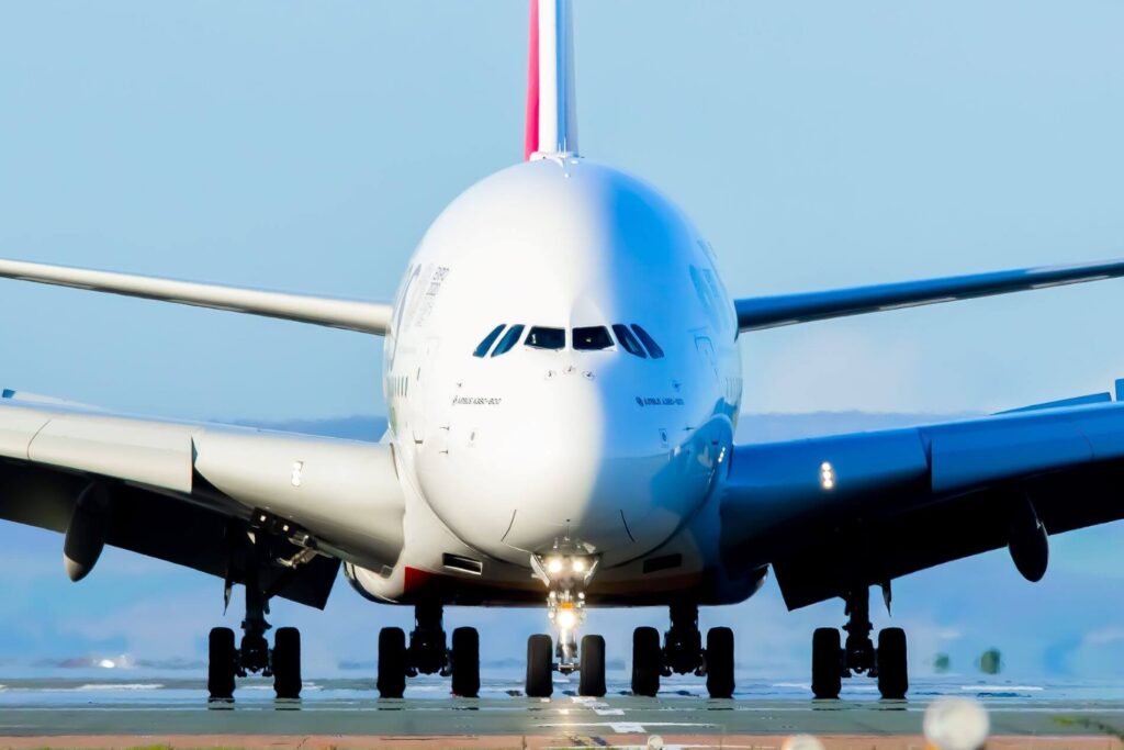 emirates airbus a380 rollingjpg emirates_airbus_a380_rolling.jpg