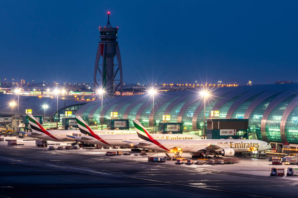 emirates aircraft lined up at dubai airport dxbjpg emirates_aircraft_lined_up_at_dubai_airport_dxb.jpg