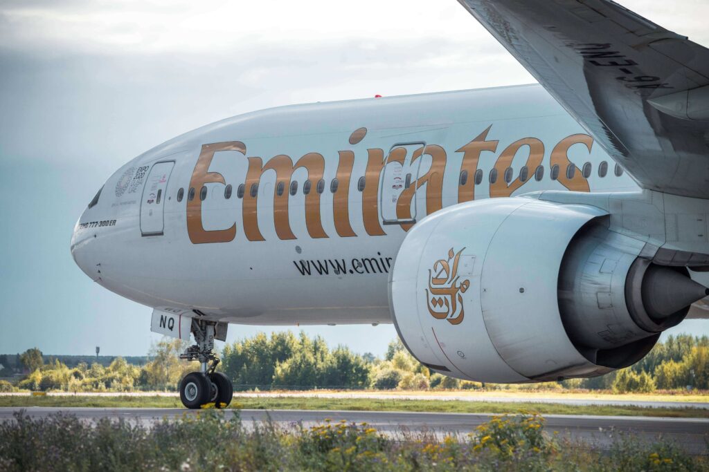 emirates_boeing_777-300er_is_taxiing-min_1_1.jpg