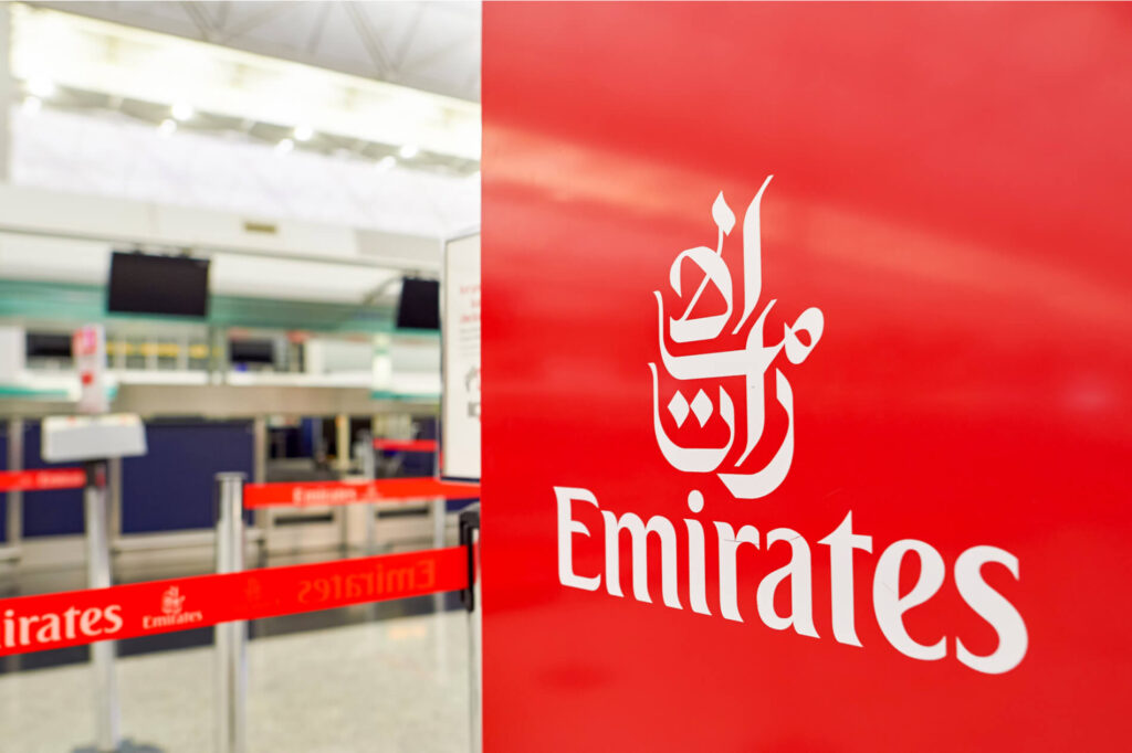 emirates_check-in_counter_at_hong_kong_international_airport_hkg-1.jpg