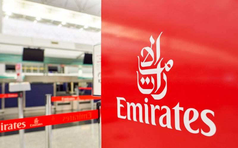 emirates_check-in_counter_at_hong_kong_international_airport_hkg-1.jpg