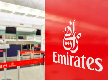 emirates_check-in_counter_at_hong_kong_international_airport_hkg.jpg