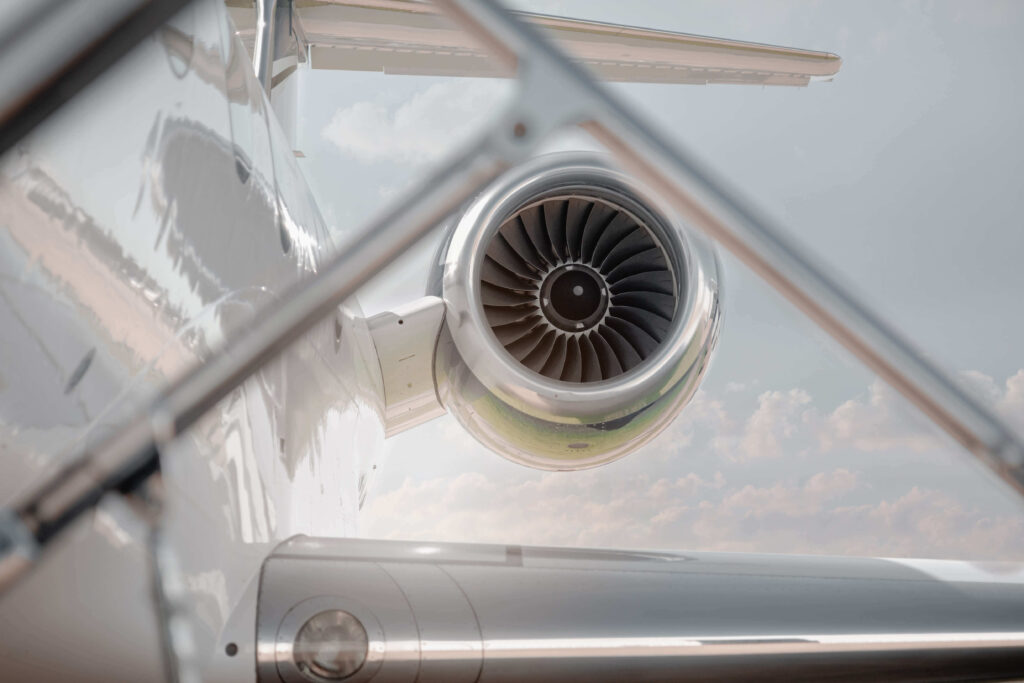 engine_inside_hangar_1