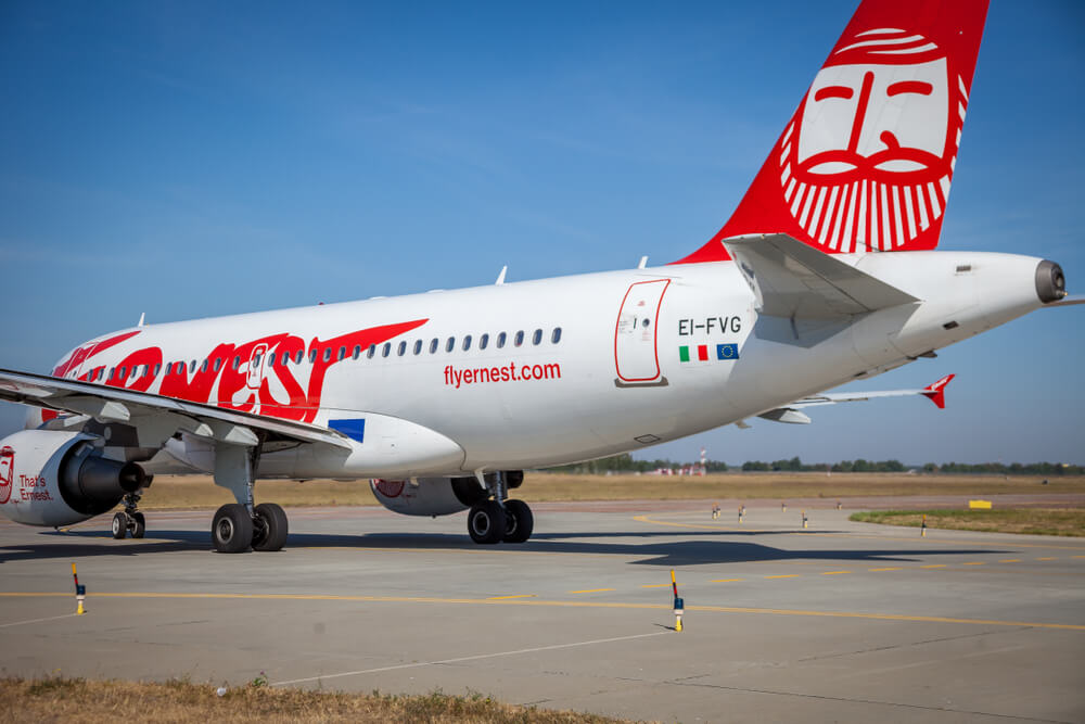 ernest_airlines_airbus_a319_el-fvg_in_kyiv_borispol_airport_kbp.jpg