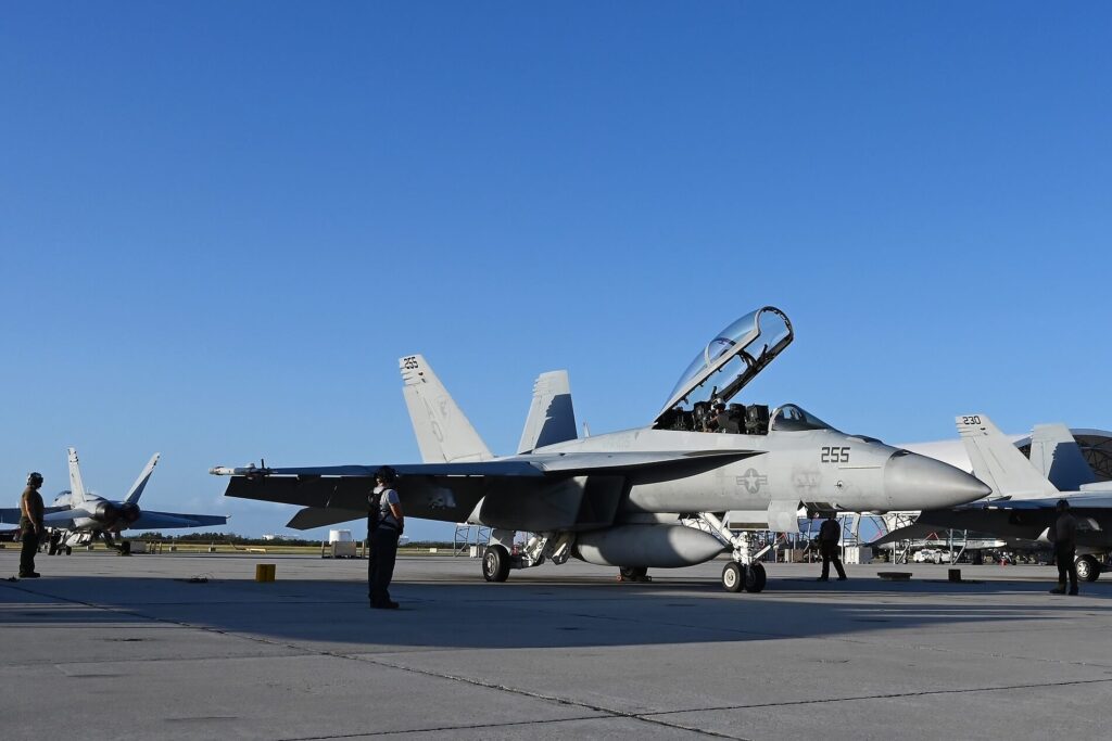 fa-18_super_hornet_jets_on_the_apron.jpg