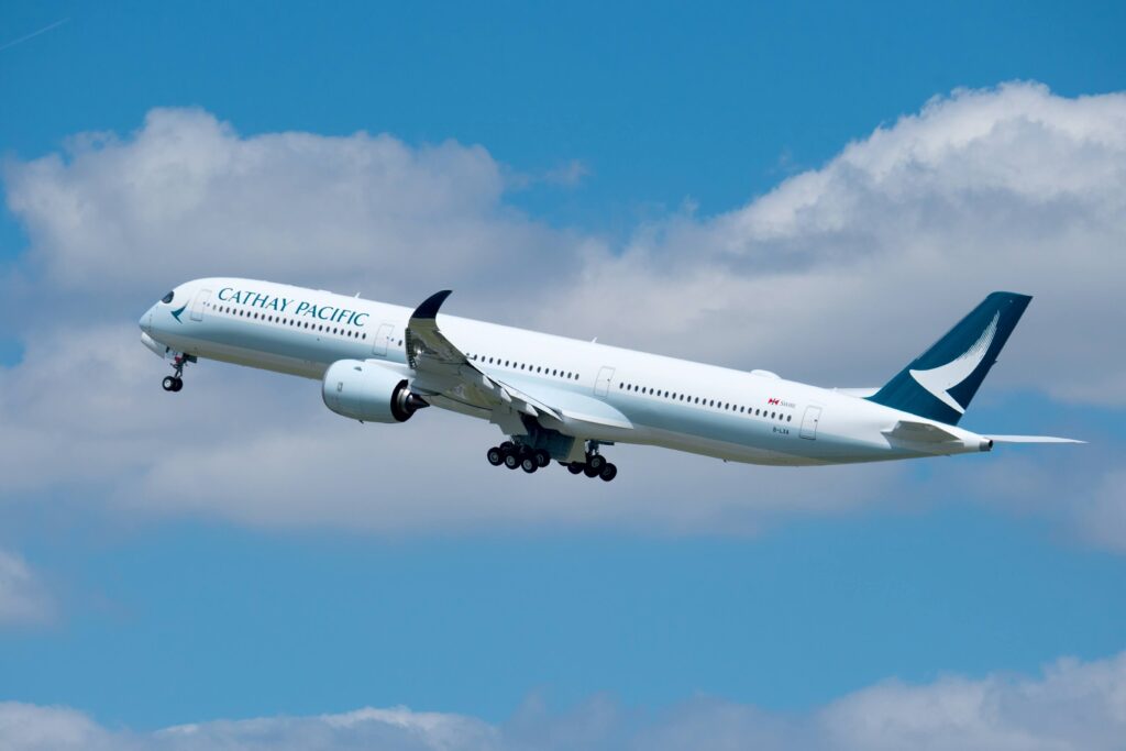 first_a350-1000_cathay_pacific_taking_off_after_ceremony.jpg
