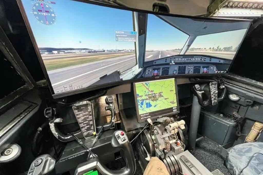 Flight simulator Inside a Boeing 737 jet conversion
