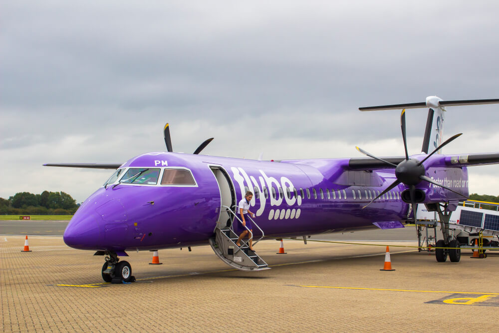 flybe de havilland canada dash 8 q400 turboprop at southampton airportjpg flybe_de_havilland_canada_dash_8_q400_turboprop_at_southampton_airport.jpg