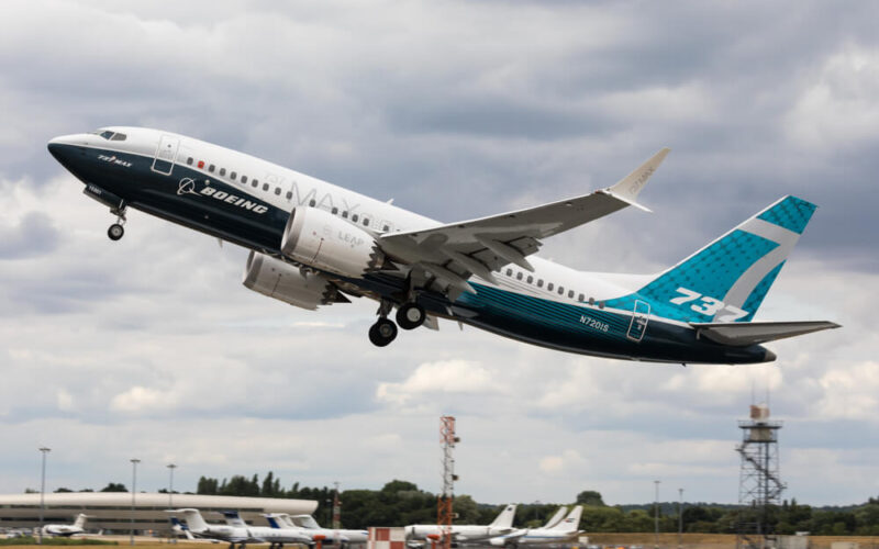 flying_display_of_a_boeing_b737-8_max_at_the_farnborough_international_airshow_uk.jpg