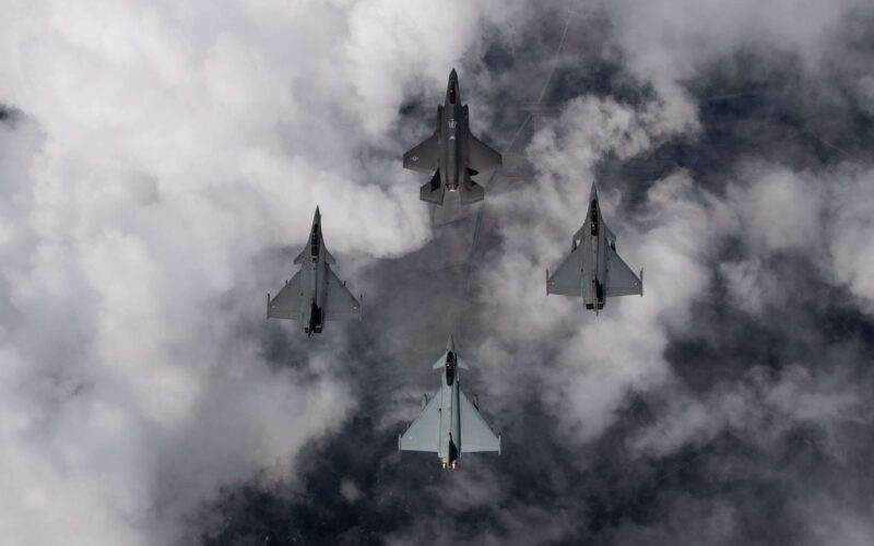formation_flight_of_nato_fighters.jpg