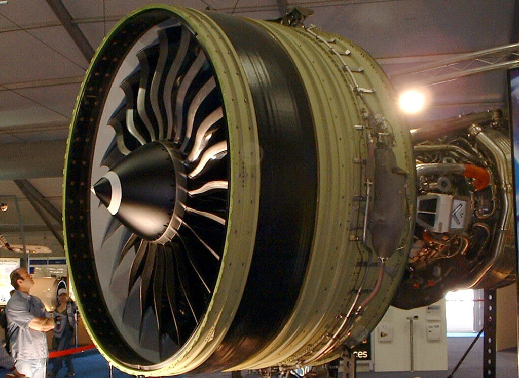 ge90-115b_farnborough_2004_cropped.jpg
