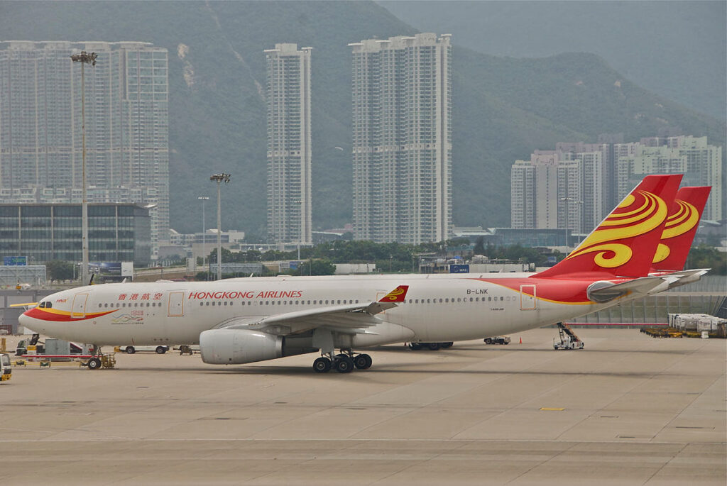 hong_kong_airlines_airbus_a330-200_b-lnk@hkg05.08.2012_671dv_8008534208.jpg