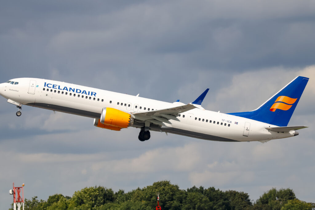 icelandair 737max 9 departing from manchester airportjpg icelandair_737max_9_departing_from_manchester_airport.jpg