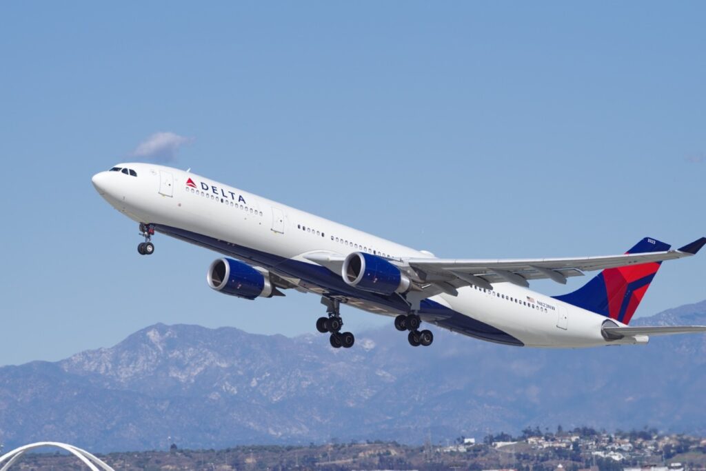 delta airlines aircraft taking off