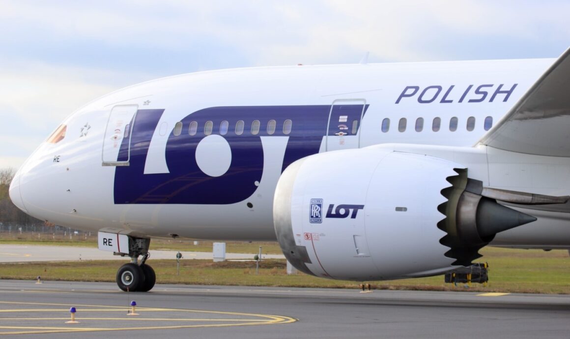 Advantages and key features of the Boeing 787-8 aircraft