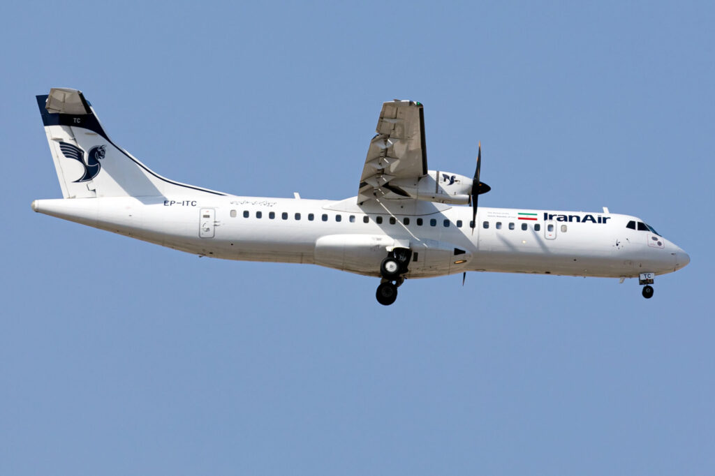 iranair_atr72-600_landing_at_dubai_international_airport_dxb.jpg