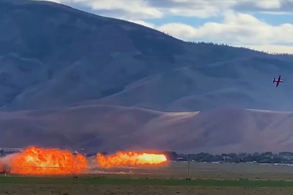 jet_crashes_during_the_reno_air_race_2022.jpg