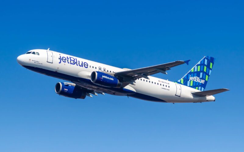 JetBlue A320 hit by severe turbulence