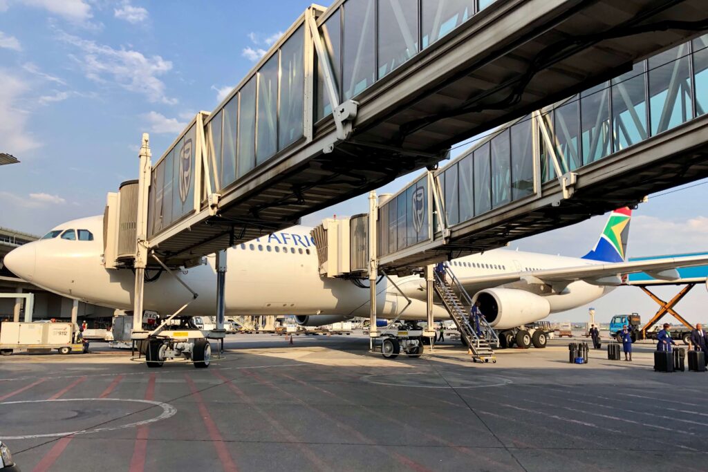 johannesburg_south_africa_south_african_airways_airbus_a-330_passenger_jet.jpg