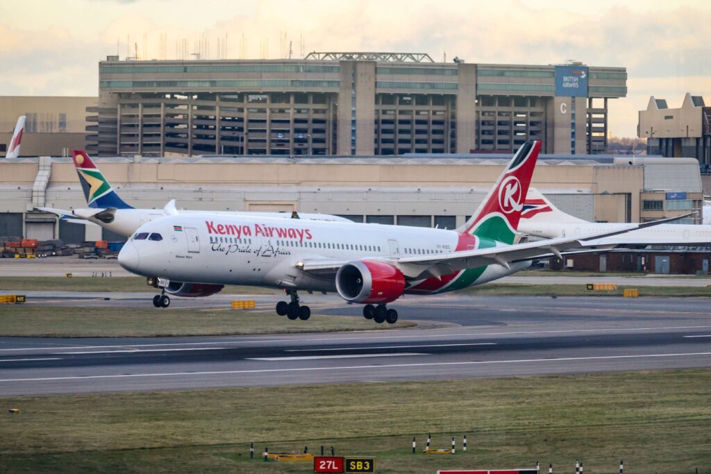 kenya airways 5y kzc boeing 787 8 dreamliner london heathrow airport 1jpg kenya_airways_5y-kzc_boeing_787-8_dreamliner_london_heathrow_airport_1.jpg