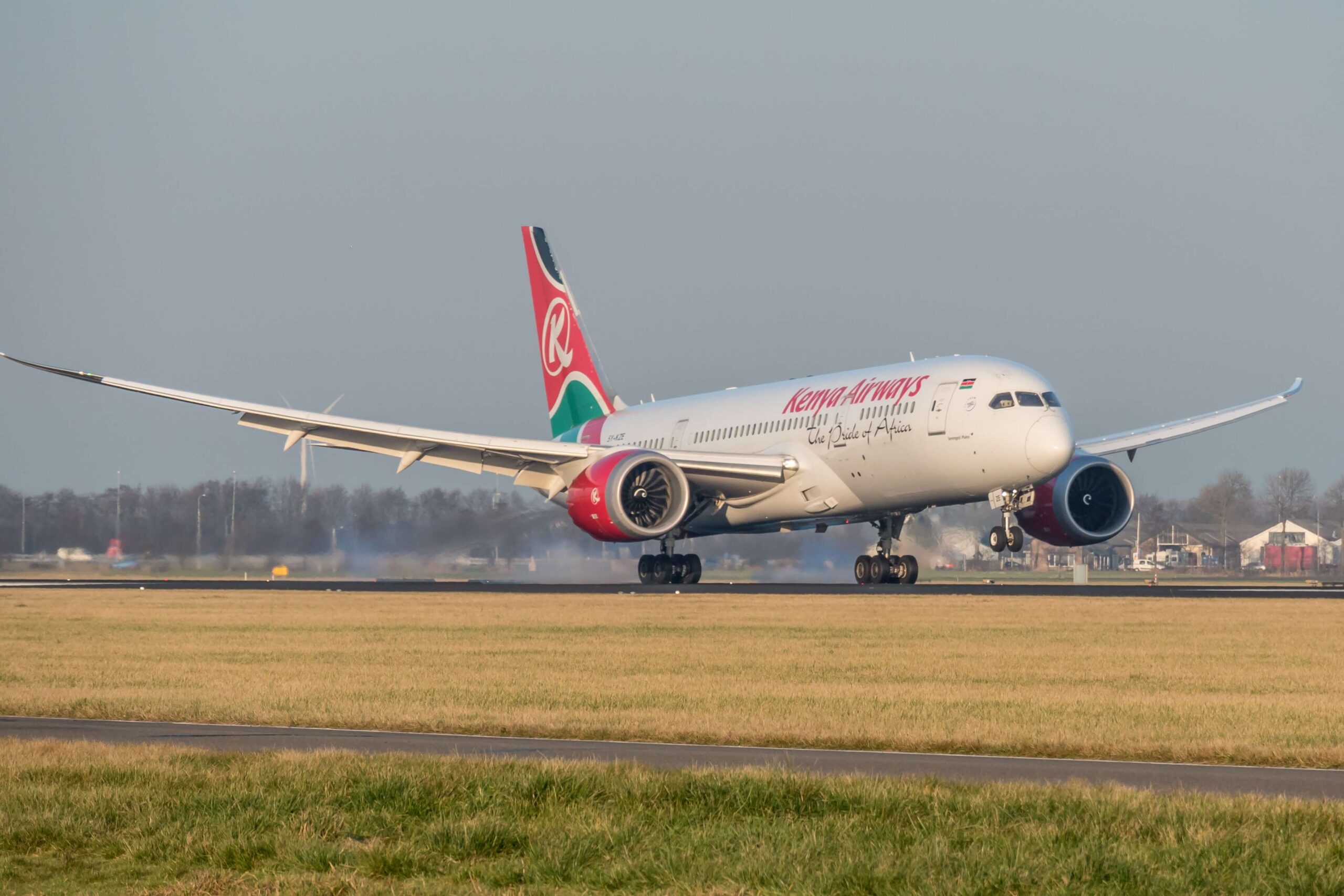 kenya_airways_5y-kze_boeing_787-8_dreamliner_landing_at_schiphol_airport.jpg