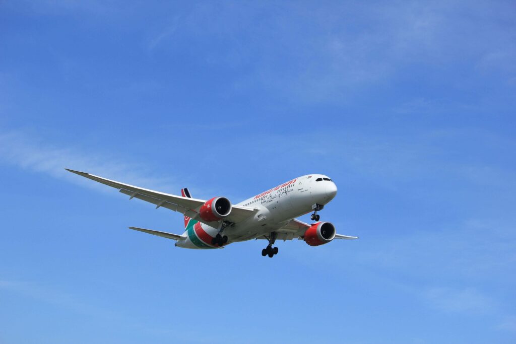 kenya_airways_boeing_787-8_dreamliner_5y-kzc__on_final_approach-min.jpg