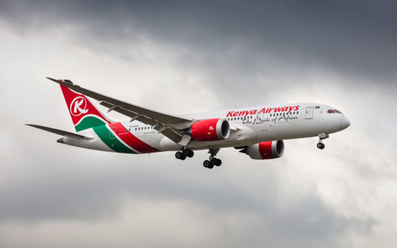kenya_airways_boeing_787_dreamliner_coming_in_to_land.jpg