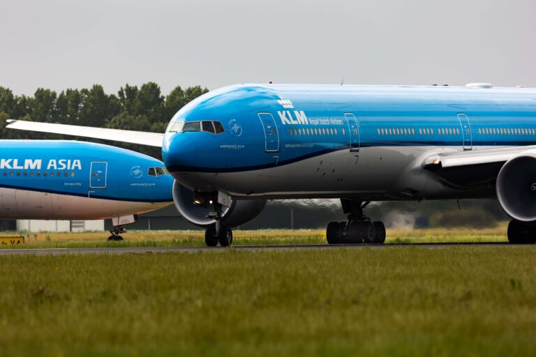 klm_boeing_777_300r_national_park_grand_canyon_taken_on_the_polderbaan_just_before_takeoff_when_taxiing_at_the_correct_position._schiphol_amsterdam_jun_14_2022-min.jpg