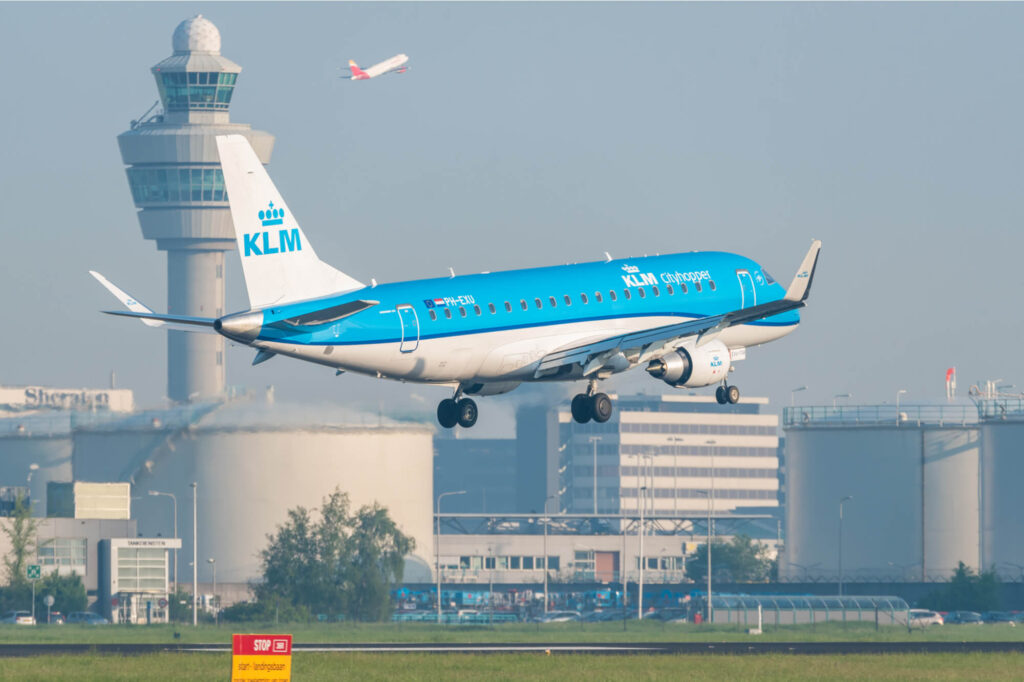 klm_embraer_aircraft_at_schiphol_airport-1.jpg