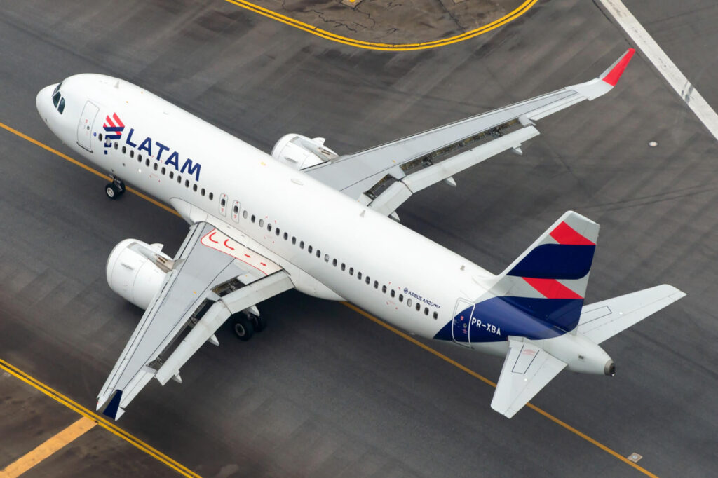 latam_a320_taxiing.jpg