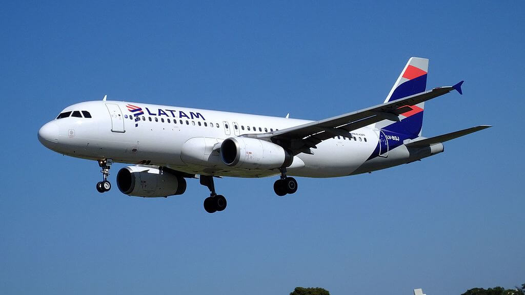 latam_argentina_airbus_a320_landing.jpg