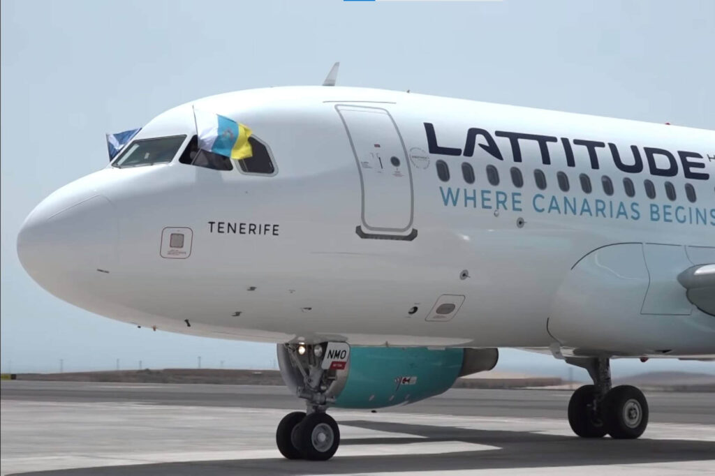 lattitude hub canarian airways airbus a319jpg lattitude_hub_canarian_airways_airbus_a319.jpg
