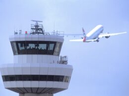 lgw_control_tower_with_aircraft.jpg